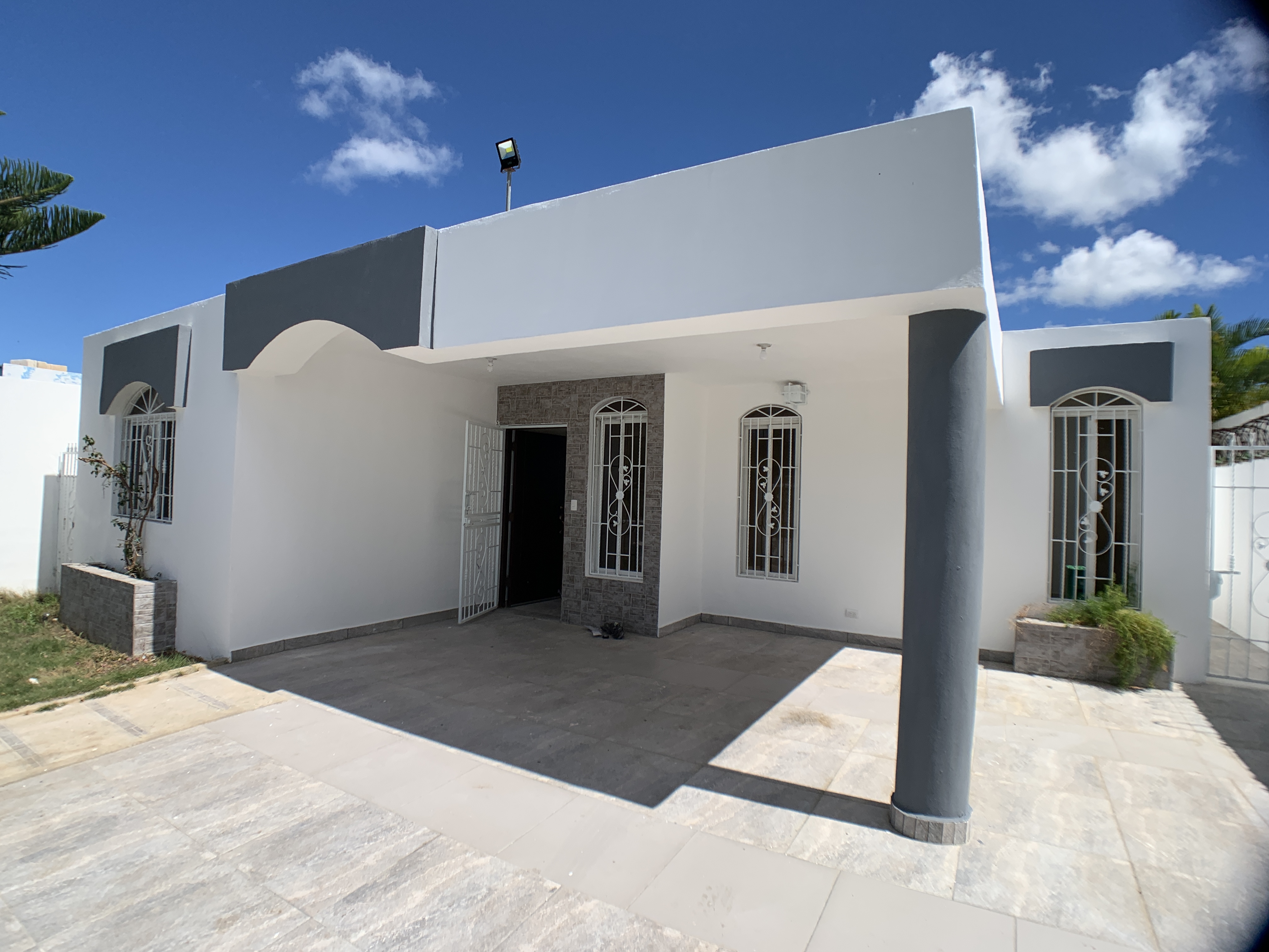 Hermosa casa en Pueblo Bávaro, Punta Cana – 911 Real Estate Group